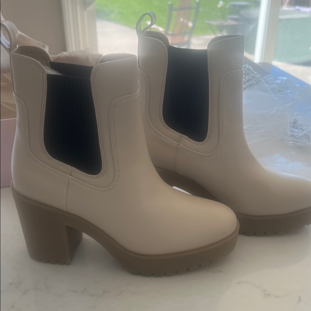 Chinese Laundry Cream Heeled Boots